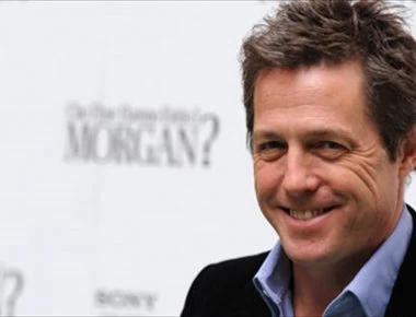 Ο Χιου Γκραντ μπέρδεψε αξιωματούχο της Ρώμης με παπαράτσι και...τον «έβαλε στη θέση του» (βίντεο)